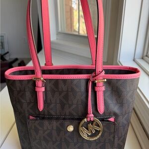 Excellent condition gorgeous Michael Kors Brown and Pink Signature Tote